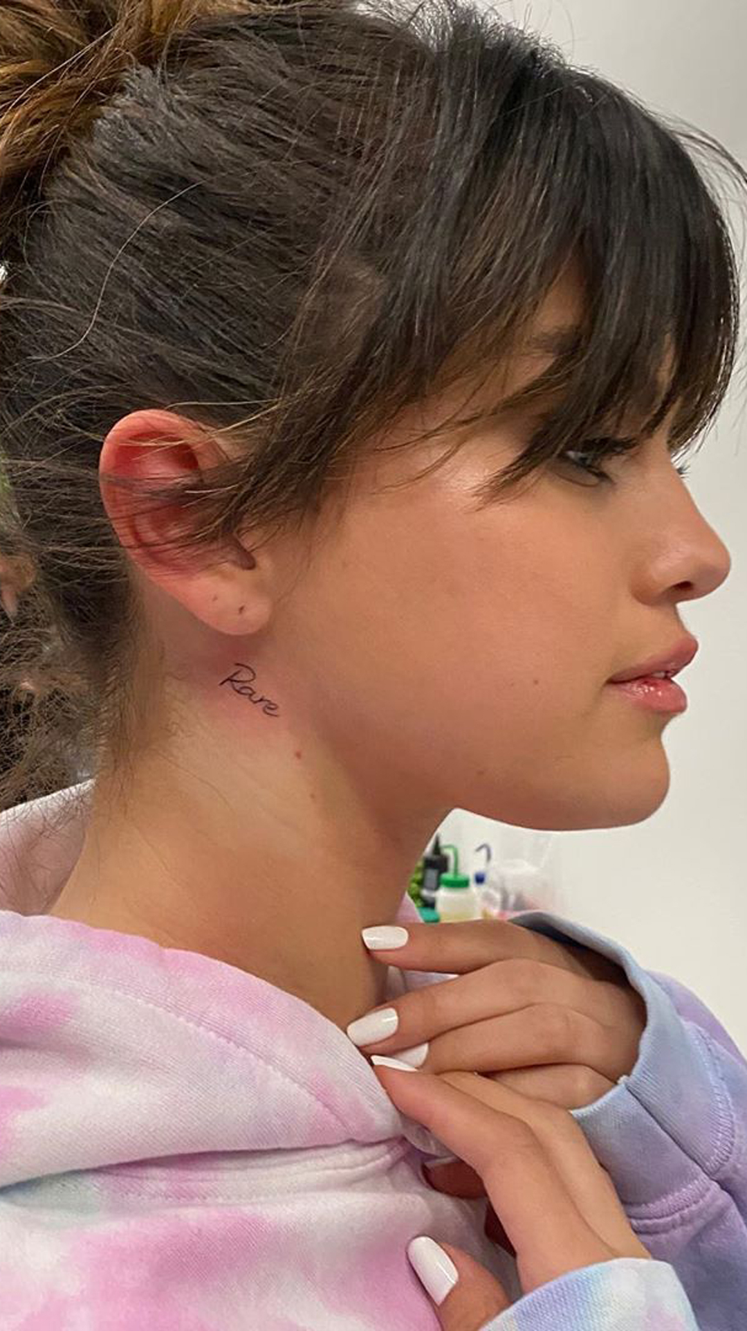 Selena Gomez Debuts Neck Tattoo In Celebration Of Rare | E! News